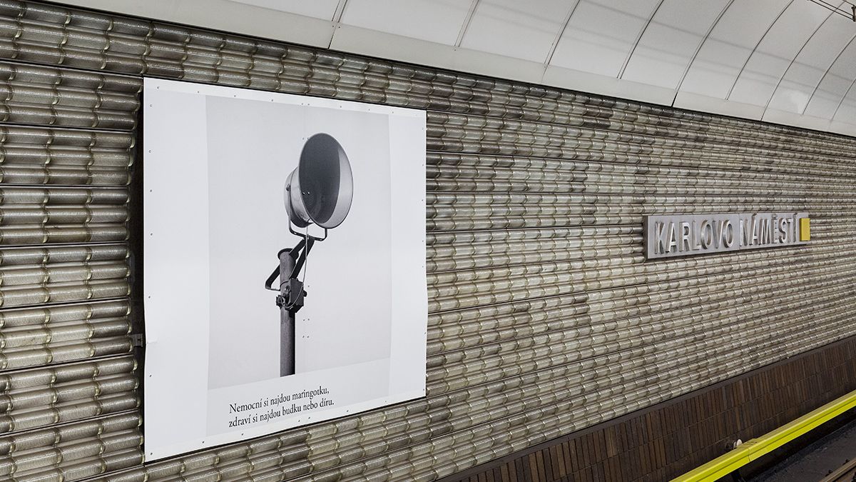 Fotky: Kolem čeho to chodím? Čeští umělci vystavují v metru
